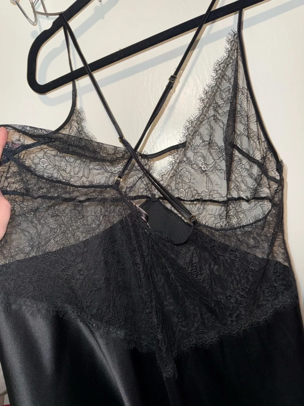 Lingerie - Picture 3 of 4